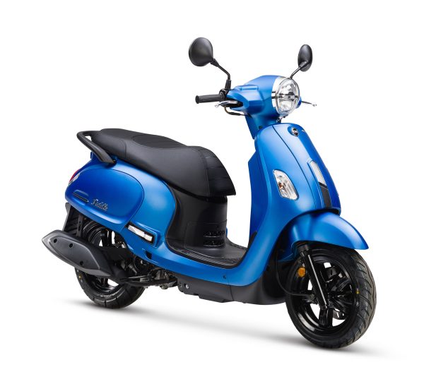 SYM Fiddle 4 E5 Mat Blue gratis accessoires pakket.